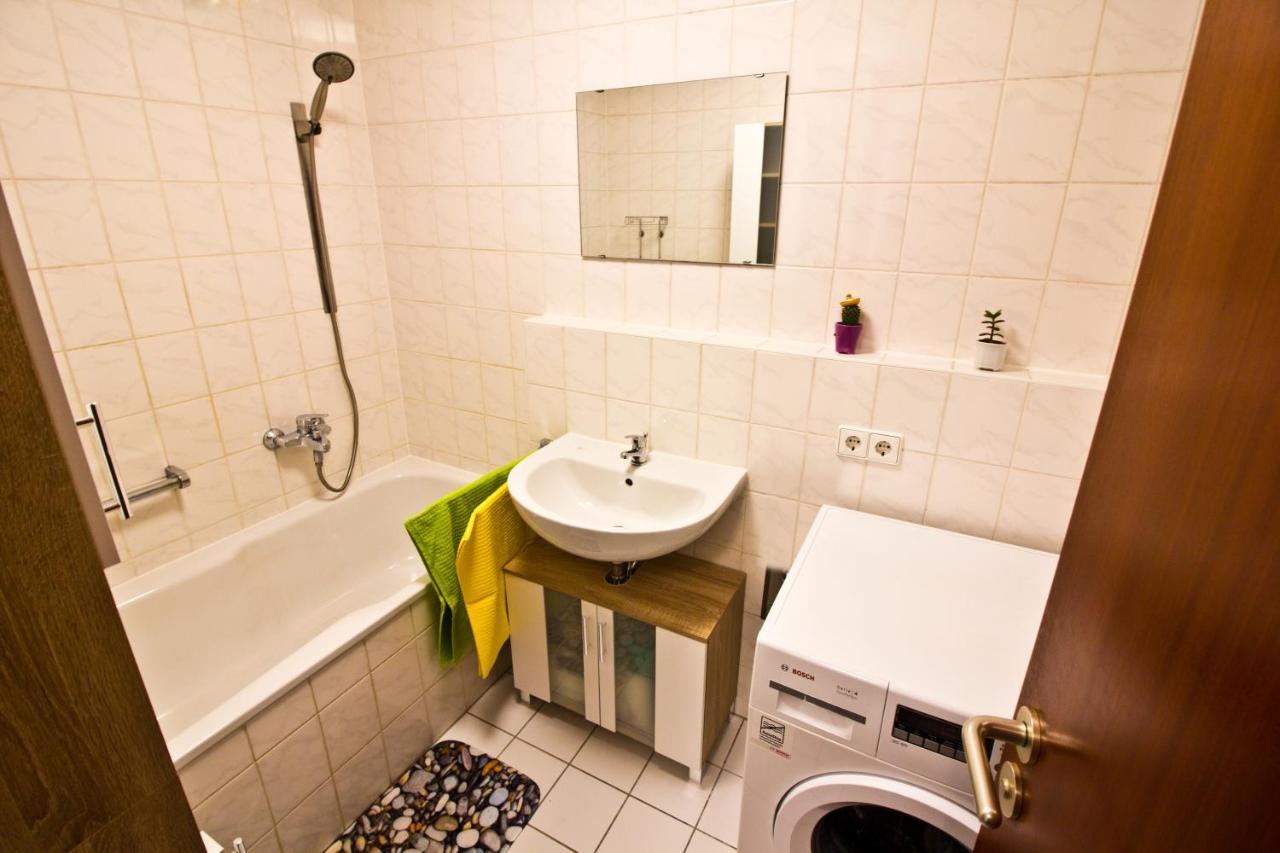 Ferienwohnung Tukan Apartment Dresden Laubegast Wlan Tv Ebike Екстериор снимка